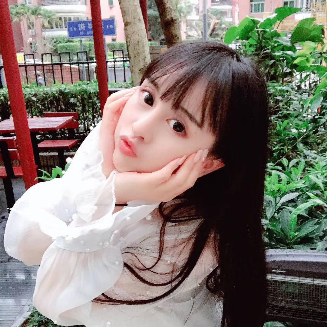 林晚性格开朗 屁股圆润