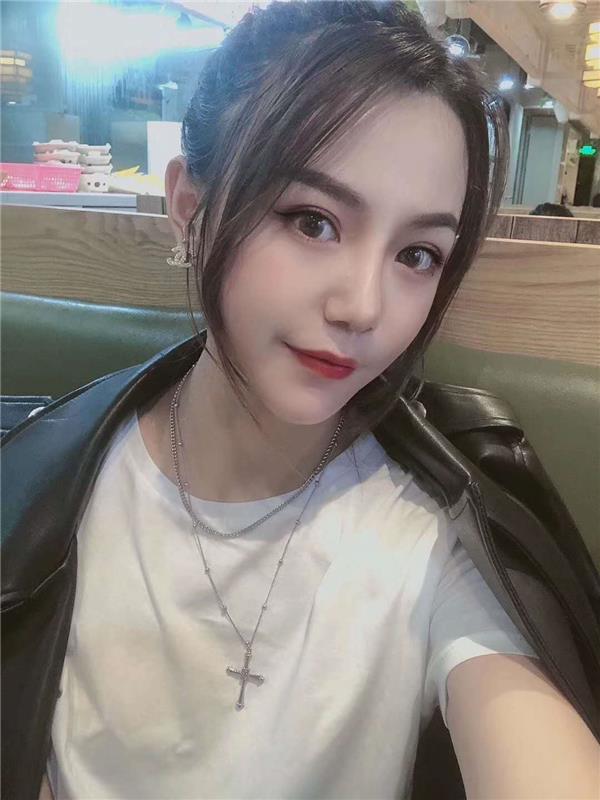 高颜值小Sao货雨柔妹子 会玩放得开